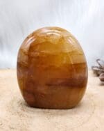 Golden healer sculptuur nr. 1