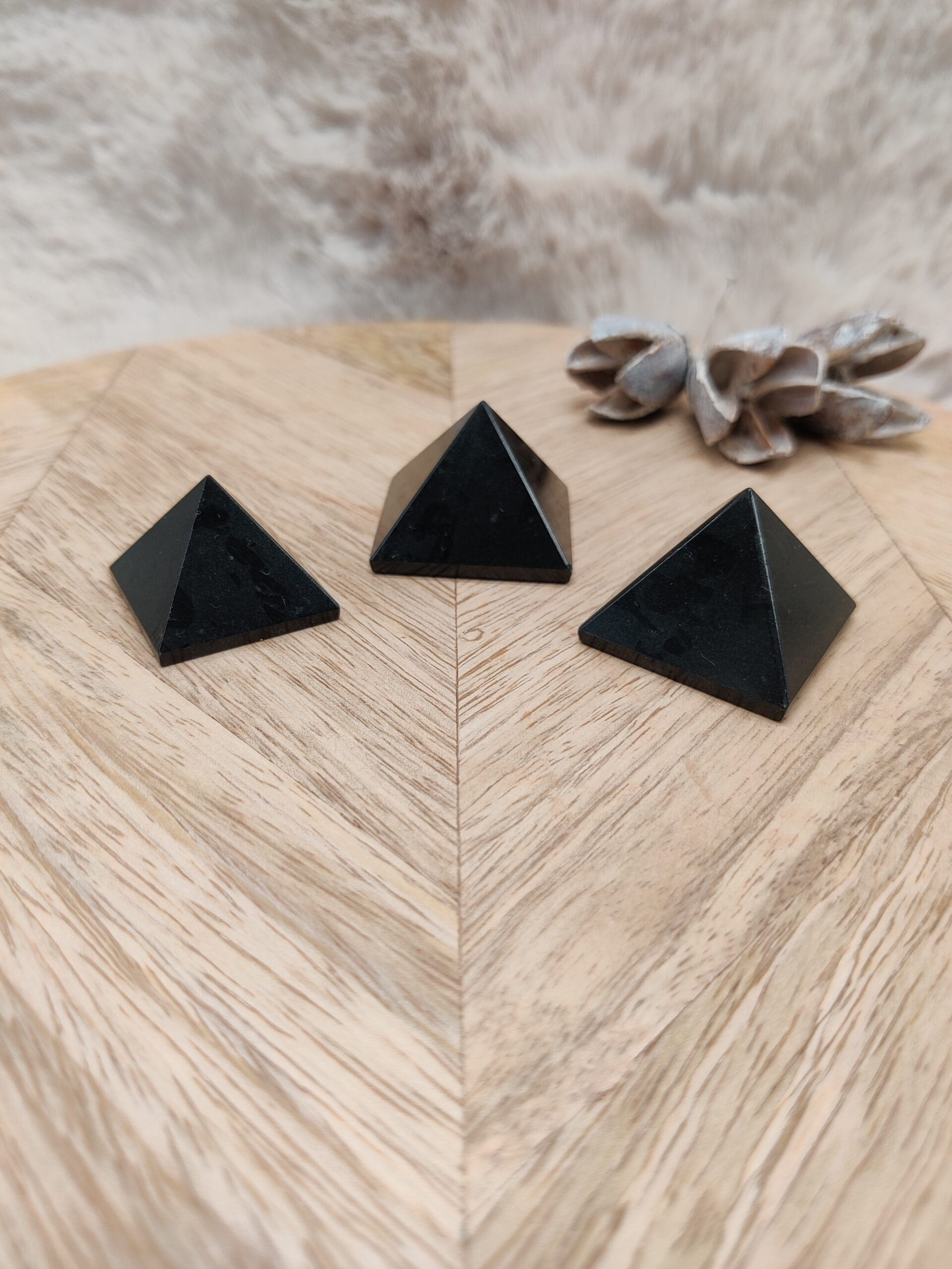 Zwarte toermalijn kleine piramide-3