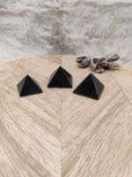 Zwarte toermalijn kleine piramide