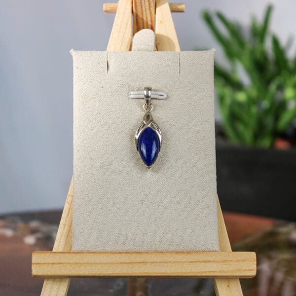 Zilveren triskel lapis lazuli hanger