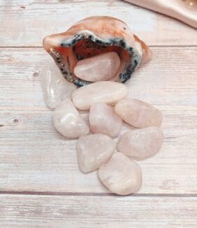 Rozenkwarts trommelstenen-2