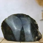 Labradoriet half gepolijst nr. 1