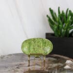 Gele serpentijn handsteen nr. 2-2