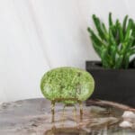 Gele serpentijn handsteen nr. 4