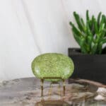 Gele serpentijn handsteen nr. 4-2