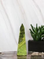 Serpentijn met pyriet punt nr. 4-4