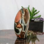 Polychroom jaspis sculptuur nr. 1-4