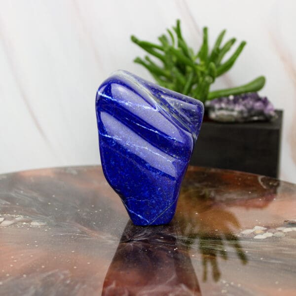 Lapis lazuli sculptuur nr. 1