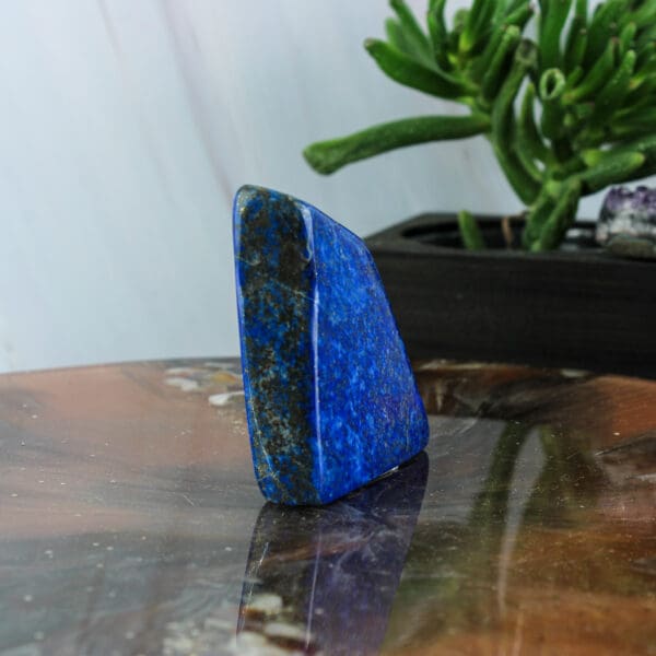 Lapis lazuli sculptuur nr. 4-2