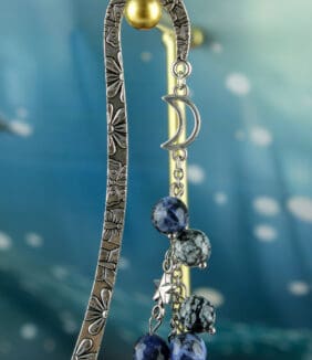 Boekenlegger sneeuwvlok obsidiaan en sodaliet met bedels nr. 1-2