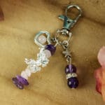 Sleutelhanger gouden driehoek met bedels nr. 2-3