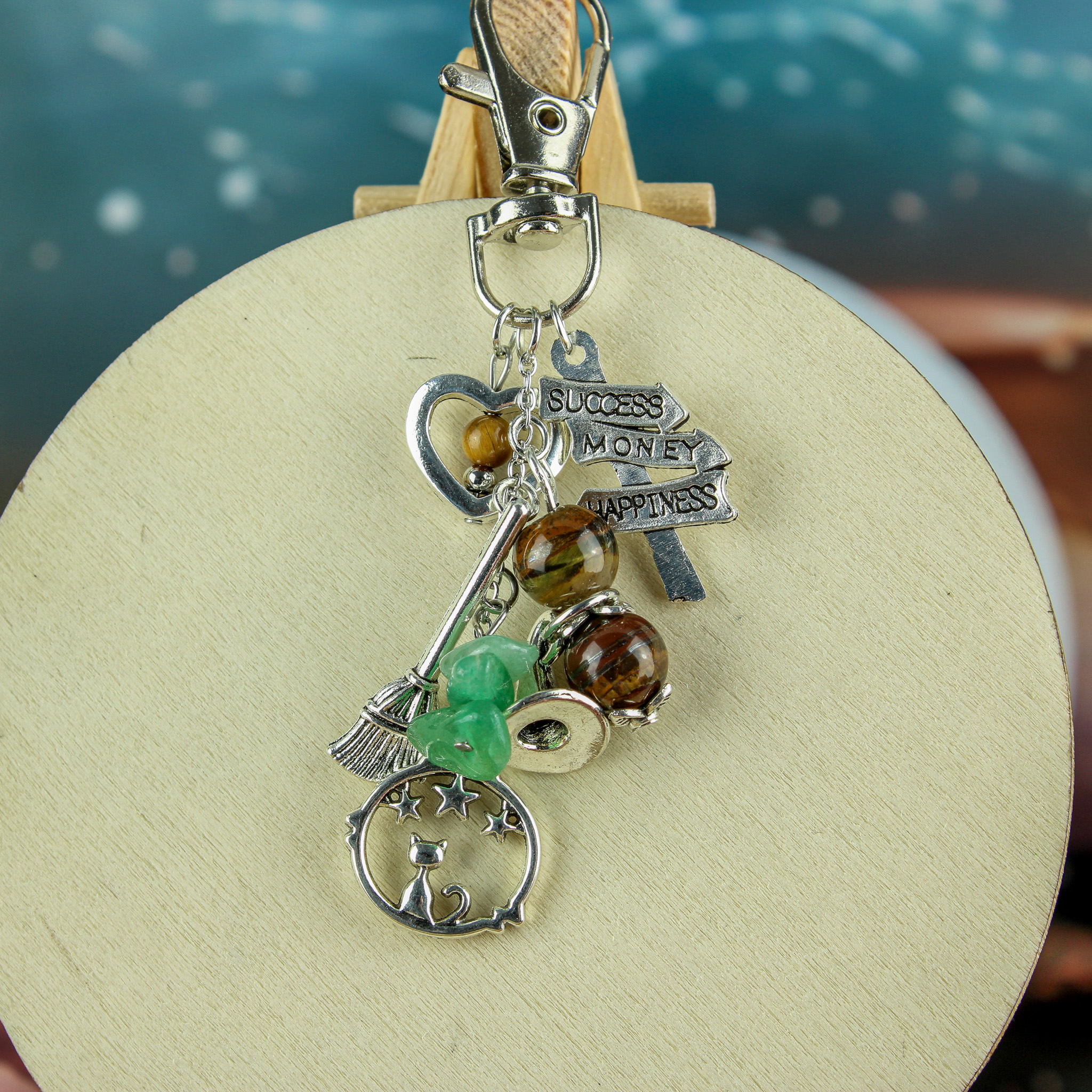 Sleutelhanger heksenstijl tijgeroog met groene aventurijn Sleutelhanger heksenstijl tijgeroog met groene aventurijn