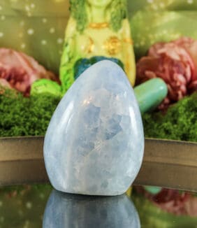 Blauwe calciet sculptuur nr. 2