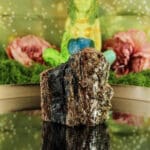 Zwarte toermalijn met mica ruw nr. 11