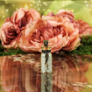 Geschenkflesje aan koord met angeliet en engelenvleugel