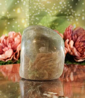 Groene maansteen half gepolijst nr. 1