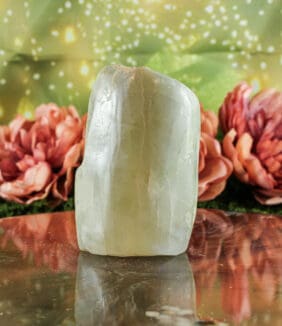 Groene maansteen half gepolijst nr. 2