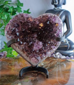 Amethist cluster hart op standaard nr. 2