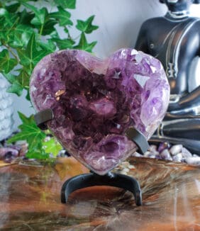 Amethist cluster hart op standaard nr. 3