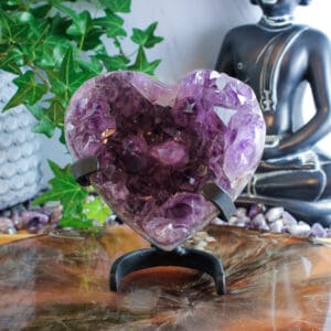 Amethist cluster hart op standaard nr. 3