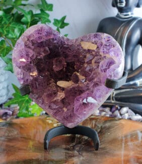 Amethist cluster hart op standaard nr. 4