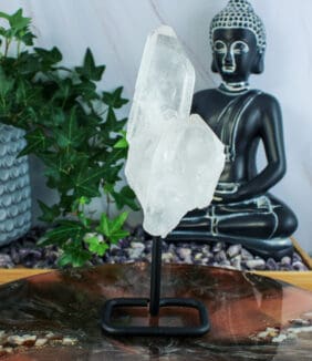 Bergkristal cluster op standaard nr. 3