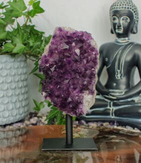 Amethist cluster op standaard nr. 4